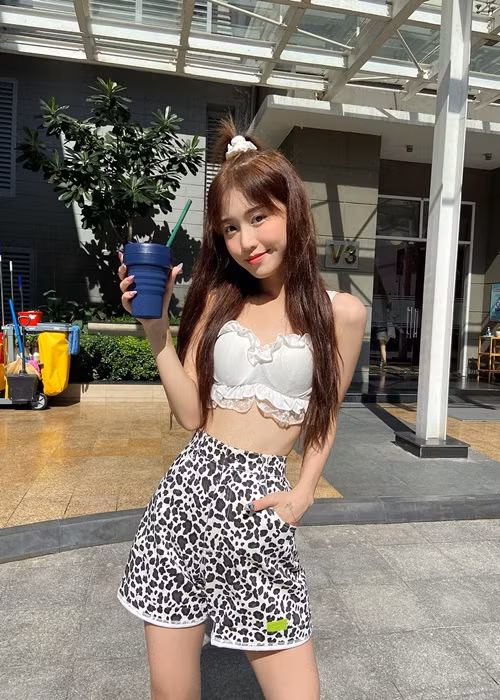 Số đo vòng eo của Han Sara tỷ lệ thuận với cân nặng.