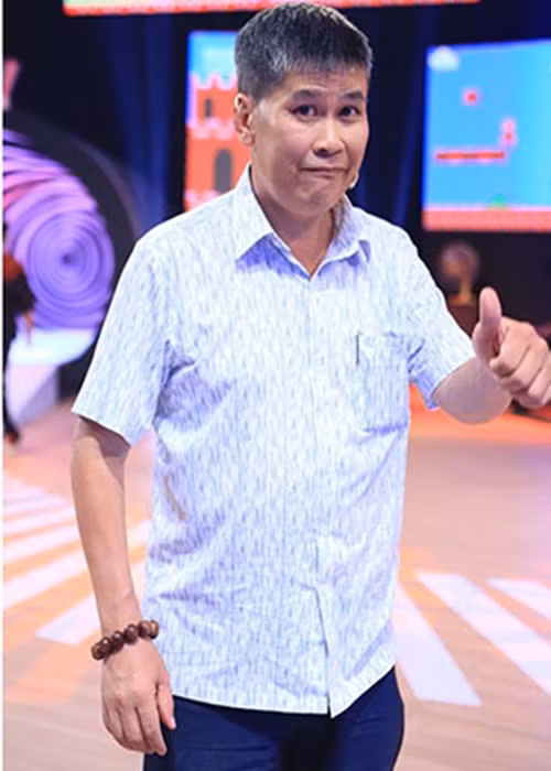 Giống Kim Thư, Phước Sang kín tiếng về chuyện tình cảm. Khi được hỏi về tin đồn tái hôn và có thêm con gái, anh cho biết: “Tôi xin từ chối trả lời các câu hỏi về cuộc sống riêng. Tôi không muốn khuấy động cuộc sống vốn chưa được bình yên của các con. Trong dịp thích hợp, tôi sẽ chia sẻ với khán giả về những sóng gió của đời mình”. Ảnh: Công an nhân dân online