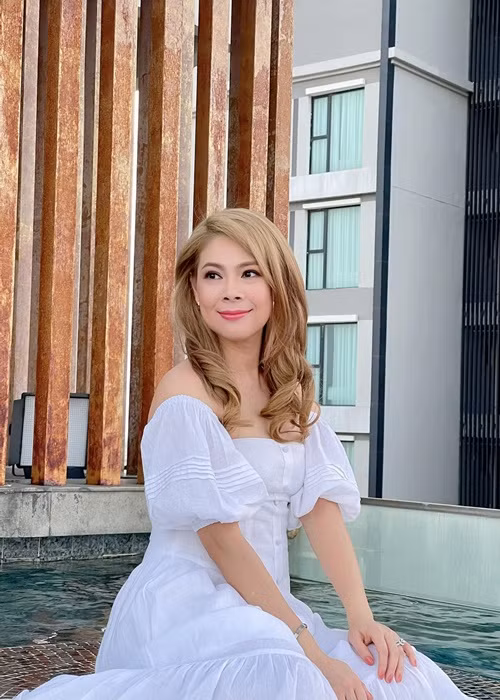 Trang phục trễ vai được Thanh Thảo yêu thích ở đời thường.