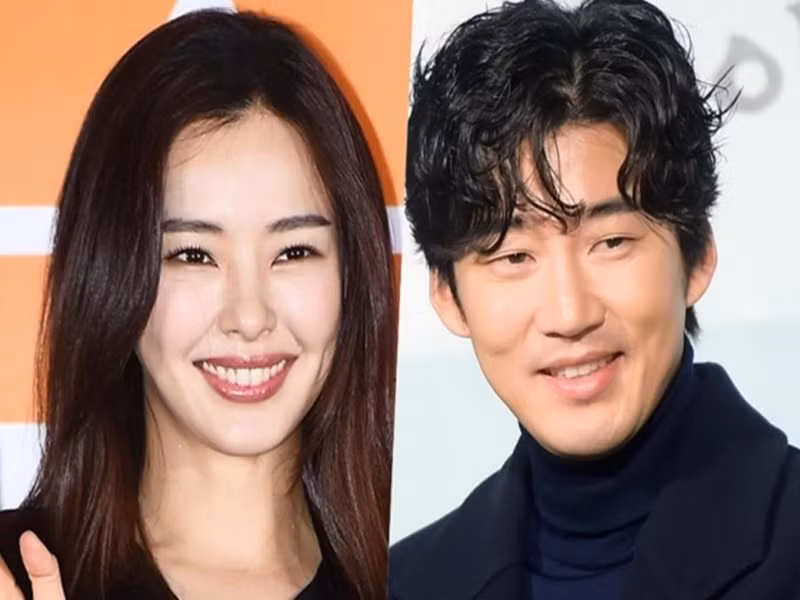 Đầu năm 2013, Honey Lee và Yoon Kye Sang bị bắt gặp cùng đi chơi với bạn bè. Ảnh: Sức khỏe và đời sống