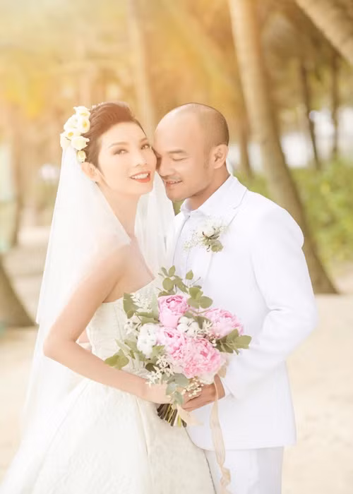 Siêu mẫu Xuân Lan bất ngờ tổ chức đám cưới vào ngày 1/1/2020 với đạo diễn, diễn viên, nhà sản xuất Việt kiều Mỹ Nguyễn Ngọc Lâm. Ảnh: FB Xuân Lan