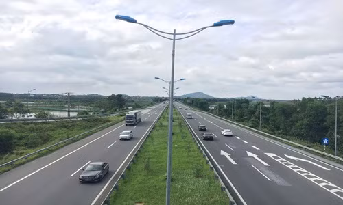 De xuat dau tu 12 du an noi thong tuyen cao toc Bac - Nam