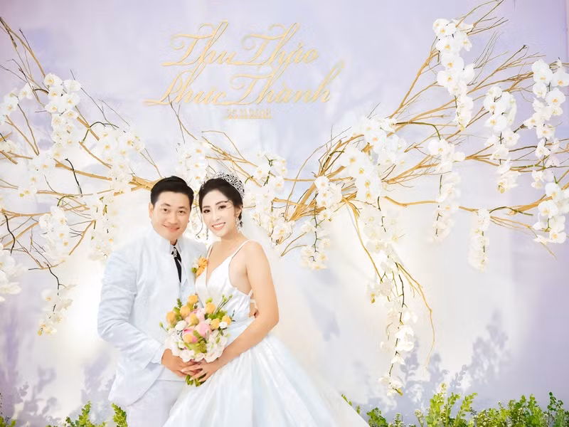 Năm 2018, Thu Thảo lên xe hoa. Ông xã của cô là doanh nhân Phúc Thành. Cả hai gặp nhau trên phim trường “Hồn lụa”. Hẹn hò bí mật được 3 năm, Thu Thảo và Phúc Thành quyết định về chung một nhà. Ảnh: FB Thu Thảo