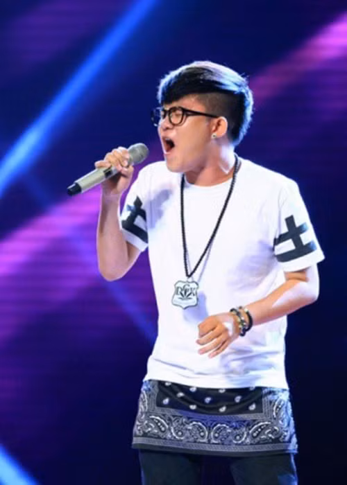 Anh từng lọt top 4 Nhân tố bí ẩn 2014, giành ngôi vị quán quân Ngôi sao phương Nam 2015. Ảnh: Zing