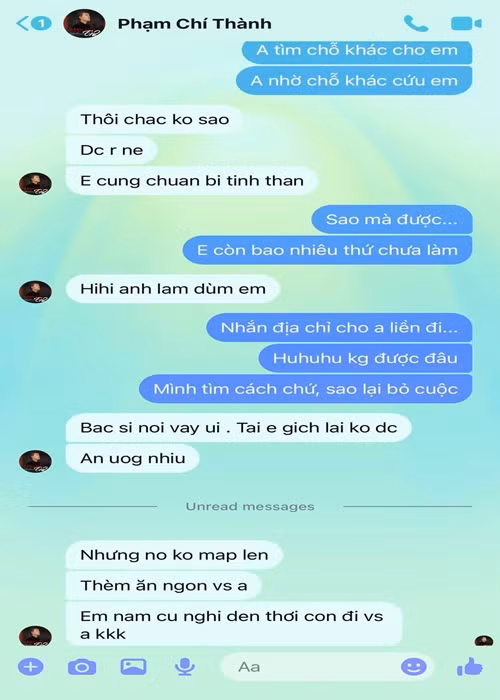 Chí Thành cho biết, anh đã chuẩn bị tinh thần để đón nhận tình huống xấu nhất, mong Trịnh Tú Trung hãy thực hiện thay anh những dự định còn dang dở. Tuy nhiên, trên Giadinhnet, cô Thư - cô ruột của Chí Thành cho hay: "Thành xuất viện về nhà là do tình hình dịch COVID-19 nên bác sĩ cho Thành về nhà điều trị, lấy thuốc uống và một tuần vào tái khám một lần. Những chuyện này đều do gia đình làm việc với bác sĩ nên Thành không biết, cứ nghĩ tiêu cực là không qua khỏi. Hôm qua khi biết tin này, tôi đã giải thích cặn kẽ để Thành hiểu. Tú Trung cũng qua thăm và thấy sức khỏe Thành tốt hơn nên đã nói sẽ gỡ thông tin đó xuống". Ảnh: FB Trịnh Tú Trung