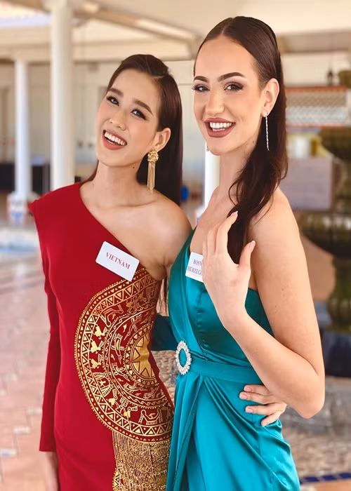 Trước câu hỏi về điều có giá trị to lớn nhất trong cuộc sống của bản thân, Đỗ Thị Hà cho biết, đó là gia đình của cô. Người đẹp tự tin nói thêm, dù cô thất bại hay thành công, gia đình vẫn luôn bên cạnh cô. Gia đình cũng là sức mạnh để Đỗ Thị Hà vượt qua mọi khó khăn.
