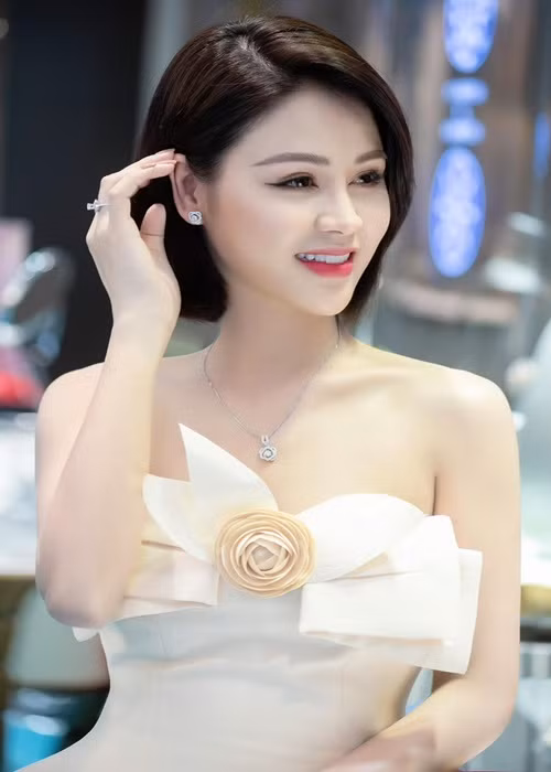 Lương Thu Trang mang vẻ đẹp cuốn hút xứng danh người con gái Tuyên Quang.