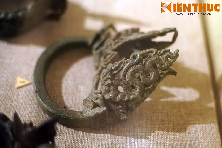 Dù có cấu tạo đơn giản, bàn đạp yên ngựa được coi là một phát minh làm thay đổi lịch sử nhân loại. Vật dụng này giúp người kỵ binh lên xuống ngựa dễ dàng, đồng thời có sự ổn định khi di chuyển và chiến đấu.