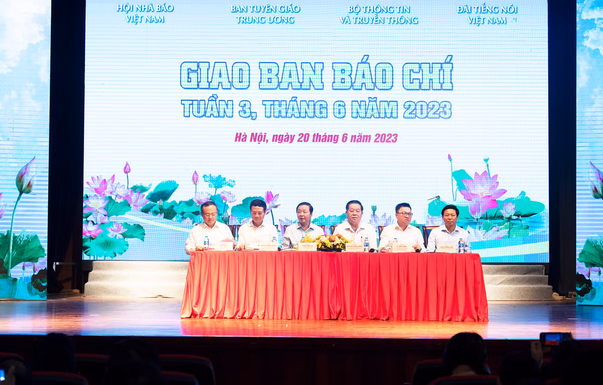 Báo chí thực sự trở thành cầu nối giữa Đảng, Nhà nước với nhân dân Bao chi thuc su tro thanh cau noi giua Dang, Nha nuoc voi nhan dan