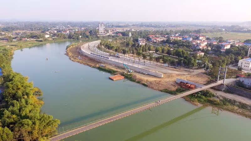 Gây án xong, hai đối tượng bỏ đi về hướng TP Bắc Ninh. Trên đường đi, chúng vứt con dao hung khí xuống sông Cầu. Duy và Thẩm chạy xe máy đến địa phận Cẩm Phả (Quảng Ninh) thì bàn nhau phi tang chiếc xe máy xuống một hồ nước. Tại đây, hai đối tượng thống nhất phải "tách" ra để bỏ trốn. Thẩm vào TP HCM còn Duy quay lại Bắc Ninh. (Ảnh minh họa, nguồn Internet)