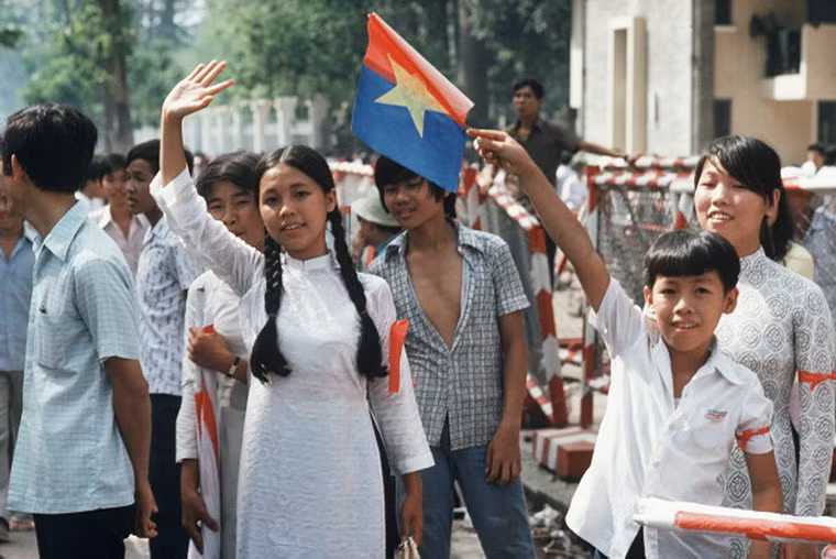 Sự hân hoan của người dân thành phố trong ngày lễ trọng đại.