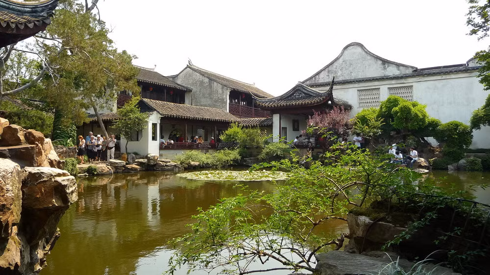 Theo thống kê, Tô Châu có đến hơn 100 khu vườn cố, trong đó 60 nơi được bảo tồn hoàn chỉnh, có 19 nơi là vườn cây cảnh mở.
