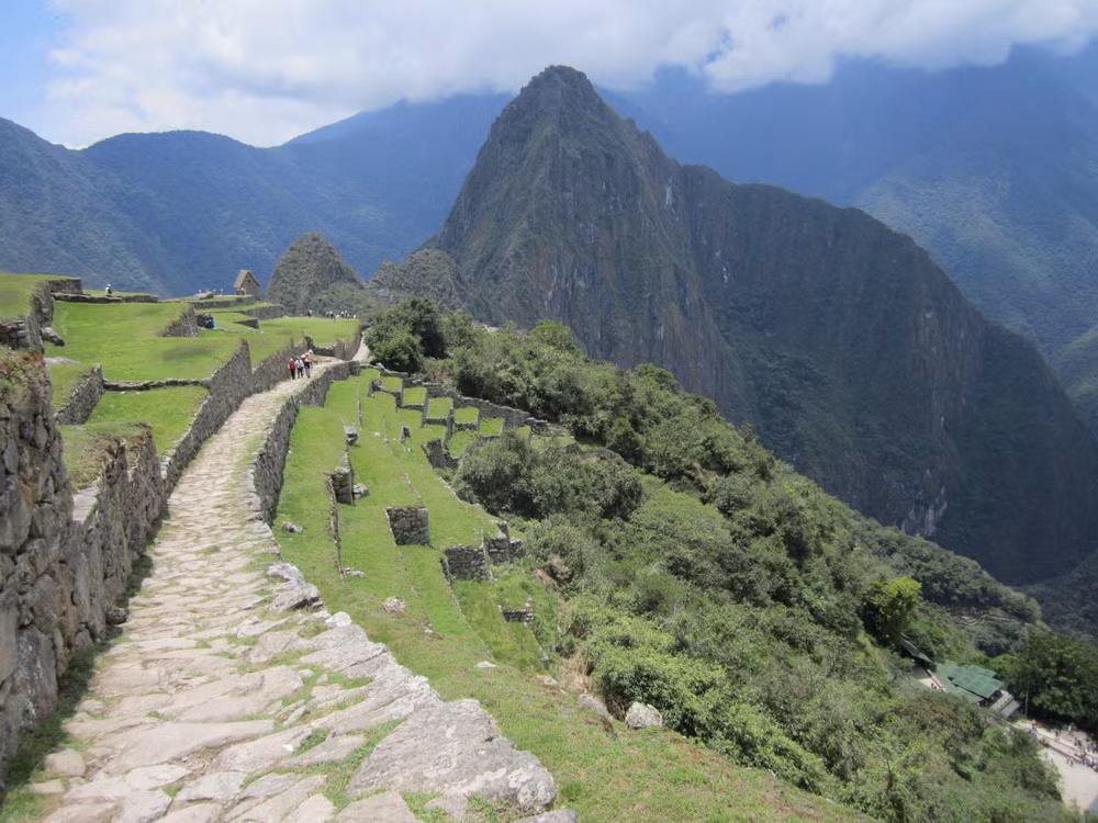 Cảnh quan thiên nhiên hùng vĩ của dãy núi Andes nhìn từ cung đường này cũng khiến con người không khỏi choáng ngợp..