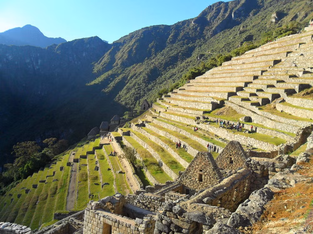 Trên đường mòn Inca, hầu hết mọi người đi bộ và vận chuyển hàng hóa bằng lạc đà không bướu, do người Inca không sử dụng bánh xe vào việc di chuyển.