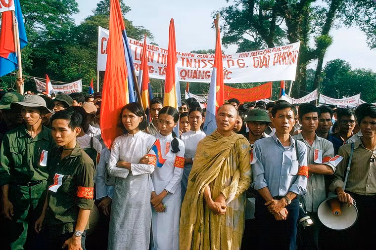 Đông đảo các tầng lớp nhân dân và tổ chức đoàn thể đã có mặt trong buổi lễ trọng đại ở Sài Gòn.