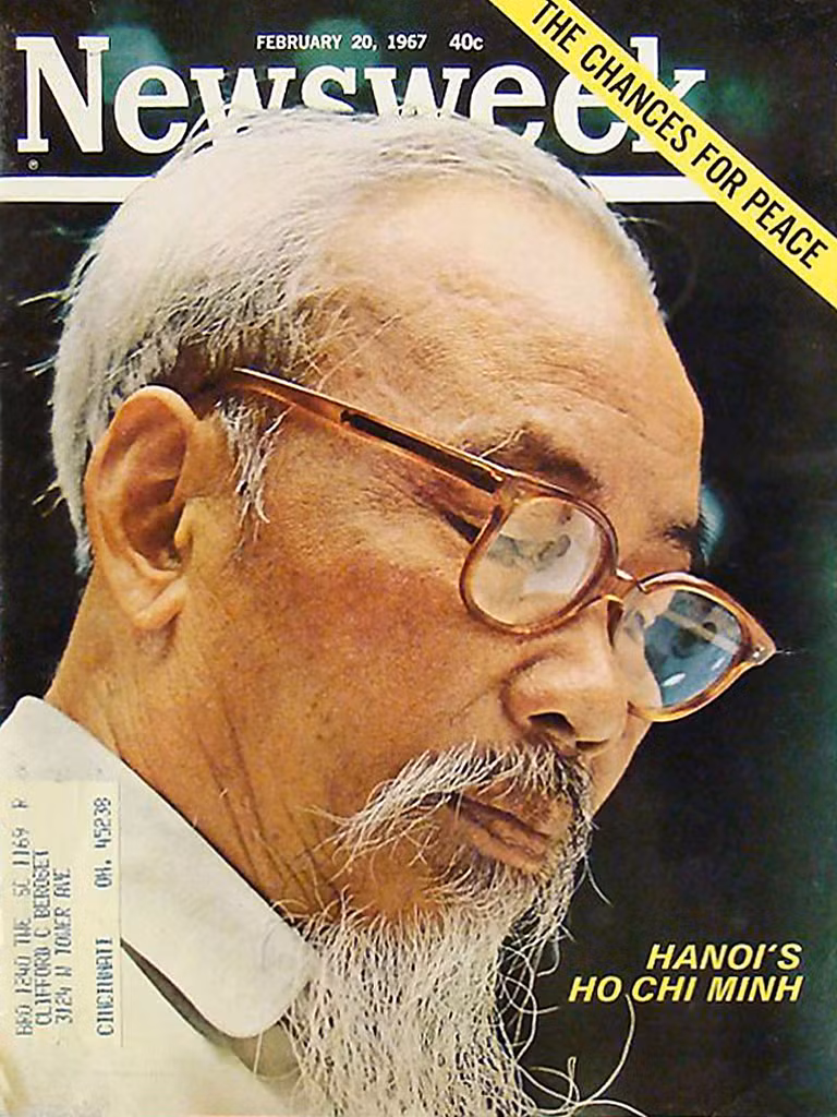 Chân dung Chủ tịch Hồ Chí Minh trên tạp chí Newsweek ra ngày 20/2/1967 với tựa đề "Cơ hội cho hòa bình". Bài viết trong số này bàn về diễn biến của cuộc đối thoại hòa bình giữa Chính phủ Việt Nam Dân chủ Cộng hòa và Mỹ, được tiến hành từ cuối tháng 1/1967.