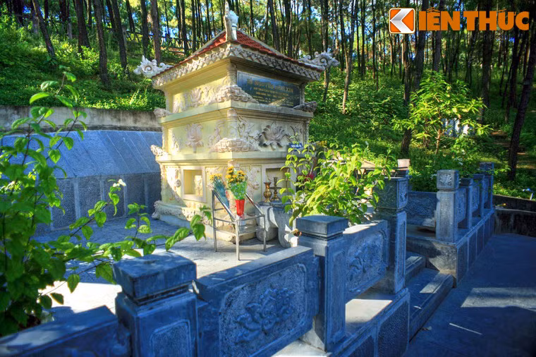 Mộ cụ Nguyễn Sinh Xin - em trai Chủ tịch Hồ Chí Minh.