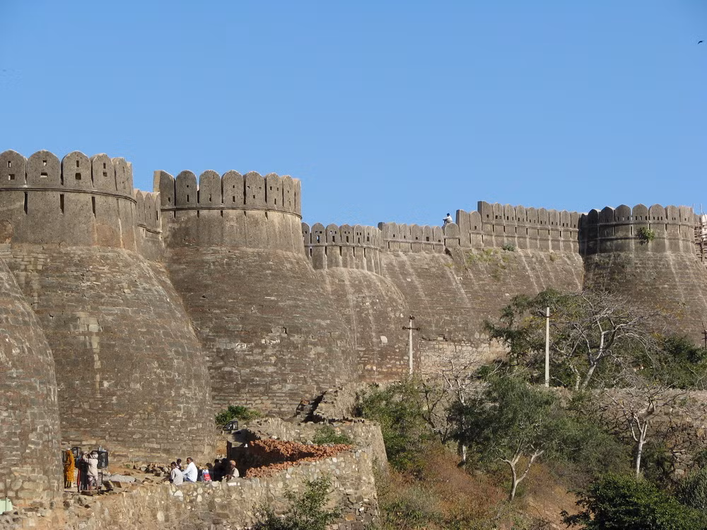 Con số này còn thua Vạn Lý Trường Thành của Trung Quốc cả trăm lần, nhưng đủ để Kumbhalgarh trở thành tường thành dài thứ 2 thế giới.