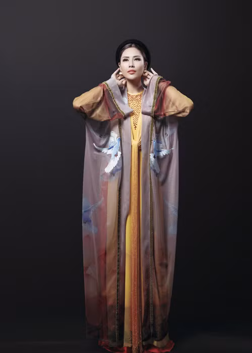Ngam trang phuc dan toc cua Nguyen Loan tai Miss Grand International-Hinh-2