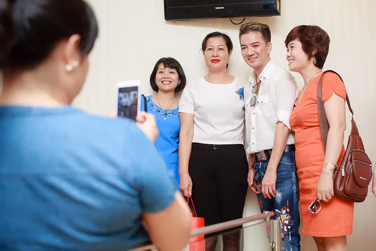 Hiện tại, nam ca sĩ cùng ê-kíp đang trong giai đoạn chạy nước rút để chuẩn bị cho đêm diễn ở Hà Nội. Bên cạnh đó, Mr Đàm vẫn tích cực đi biểu diễn tại các phòng trà, các tỉnh thành và xuất hiện trong các sự kiện.