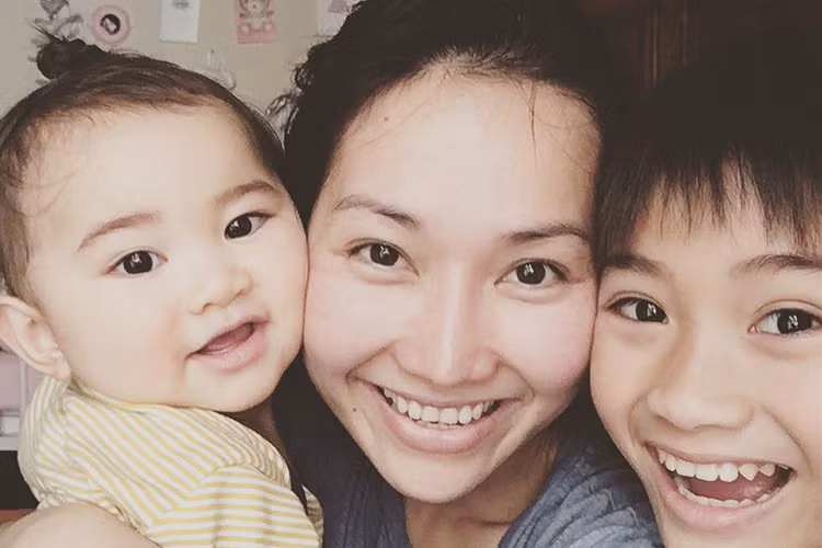 Trước khi đến với doanh nhân Andy, nữ diễn viên phim “Dốc tình” từng qua một lần đò. Bé Sonic chính là cậu con trai chung của Kim Hiền và người chồng đầu tiên. Khi sang Mỹ sống cùng gia đình chồng, nữ diễn viên cũng mang theo bé.