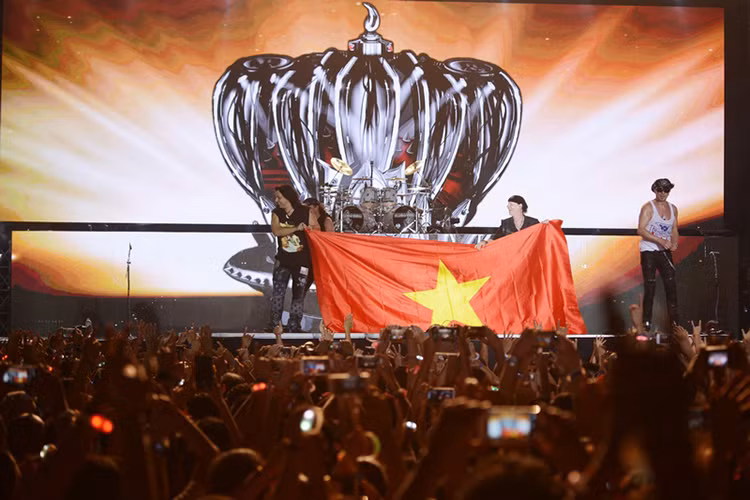 Ban nhac rock Scorpions chay het minh vi khan gia Ha Noi-Hinh-5