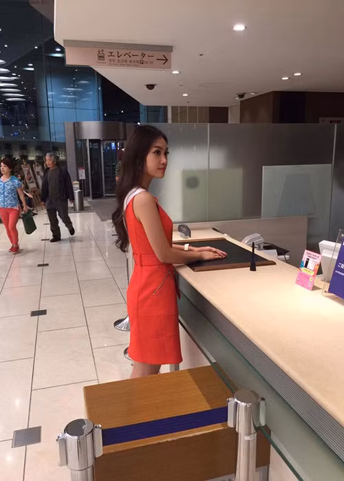 Trong ngày đầu tiên tại cuộc thi Hoa hậu Quốc tế 2016, Phương Linh đã nhận phòng và cùng ở với đại diện của Sri Lanka. (Ảnh: FBNV)