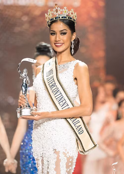 Ai se dang quang Hoa hau Lien luc dia 2016-Hinh-10