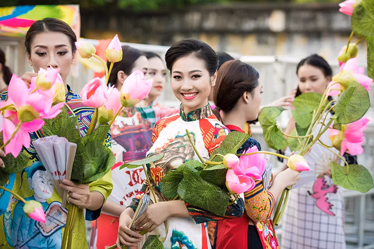 Bùi Nữ Kiều Vỹ từng tham gia cuộc thi Hoa hậu Việt Nam 2016 và lọt top 10 chung kết.