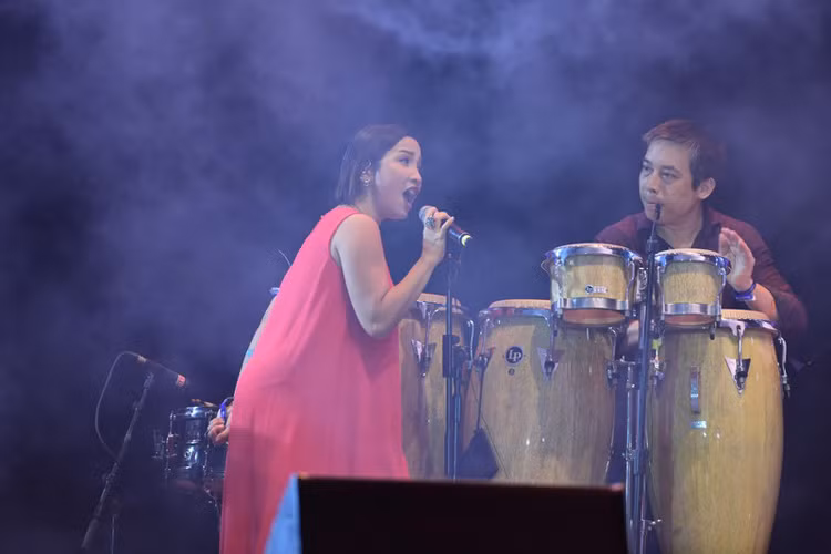 Tâm điểm của đêm diễn là diva Mỹ Linh. Đây là lần đầu tiên nữ ca sĩ xuất hiện trên sân khấu Lễ hội âm nhạc quốc tế Gió Mùa cùng ban nhạc Anh Em. 