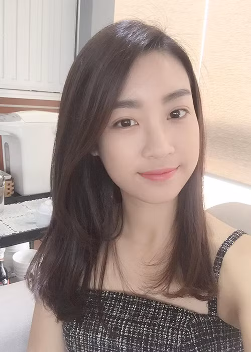 Mới nhất, Đỗ Mỹ Linh khoe hình ảnh trẻ trung, xinh đẹp hơn sau khi cắt tóc ngắn.