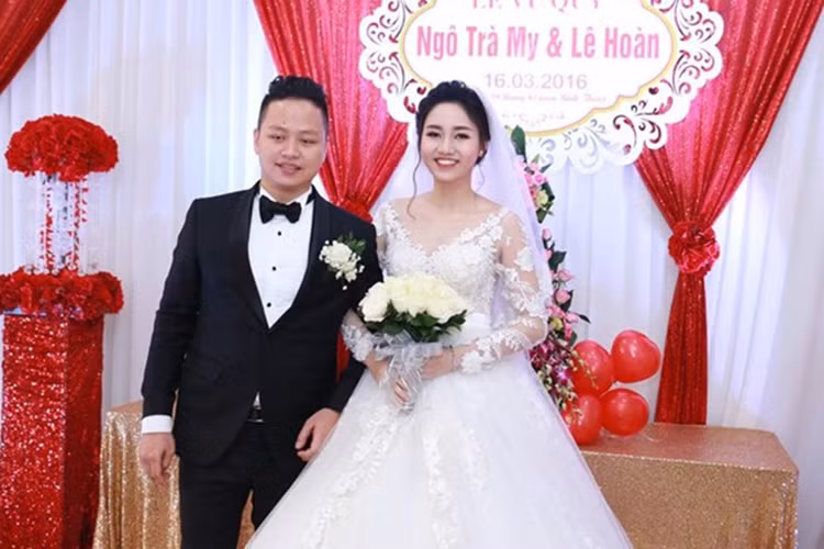 Đáng chú ý, Á hậu Trà My quyết định từ bỏ cơ hội tranh tài tại cuộc thi Hoa hậu Hoàn vũ Thế giới 2016 để làm người phụ nữ gia đình. Theo đó, tháng 3/2016, người đẹp bất ngờ lên xe hoa với doanh nhân Lê Hoàn. (Ảnh: Zing) 