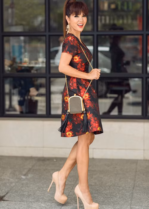 Thiết kế với họa tiết hoa mang sắc đỏ cam nổi bật này nằm trong bộ sưu tập Pre-Fall 2016 vừa được Đỗ Mạnh Cường “nhá hàng”.