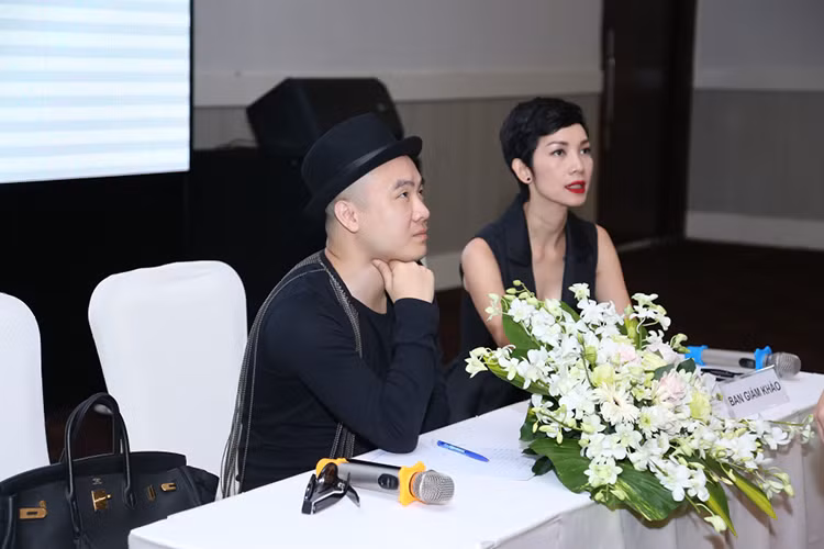 Hàng trăm gương mặt đã đăng kí tham gia trình diễn catwalk và tìm kiếm cơ hội được xuất hiện trên sàn diễn của Đỗ Mạnh Cường.