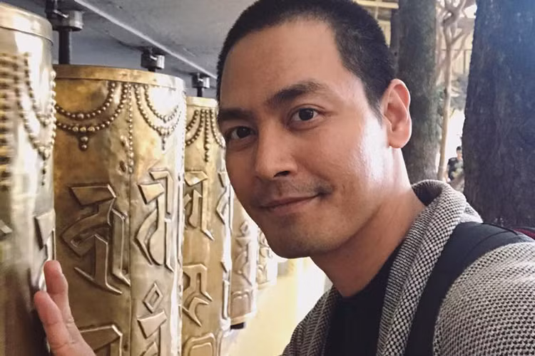 Ông bố ba con đã đứng lên kêu gọi mọi người giúp đỡ đồng bào miền Trung cũng như trực tiếp đến với bà con vùng lũ. (Ảnh: Facebook nhân vật)