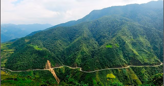 Qua những thăng trầm của lịch sử, ngày nay đèo Ngang là ranh giới giữa tỉnh Hà Tĩnh (phía Bắc, thuộc xã Kỳ Nam, thị xã Kỳ Anh) và tỉnh Quảng Bình (phía Nam, thuộc xã Quảng Đông, huyện Quảng Trạch).