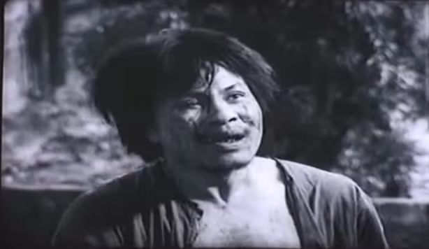 Người thứ hai tên là Trinh, vốn là đứa trẻ được nhặt từ cái lò gạch trong làng, có vợ và đàn con. Người này uống rượu nhiều như người ta uống nước, mỗi khi say thường chửi trời, chửi mọi người và ăn vạ. 