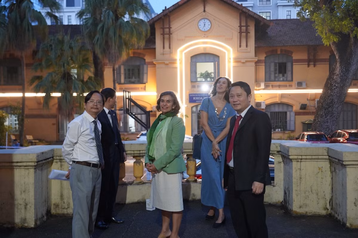 Tôn vinh đóng góp của nhà khoa học với rừng, biến đổi khí hậu - Hình 13 Ton vinh dong gop cua nha khoa hoc voi rung, bien doi khi hau-Hinh-13