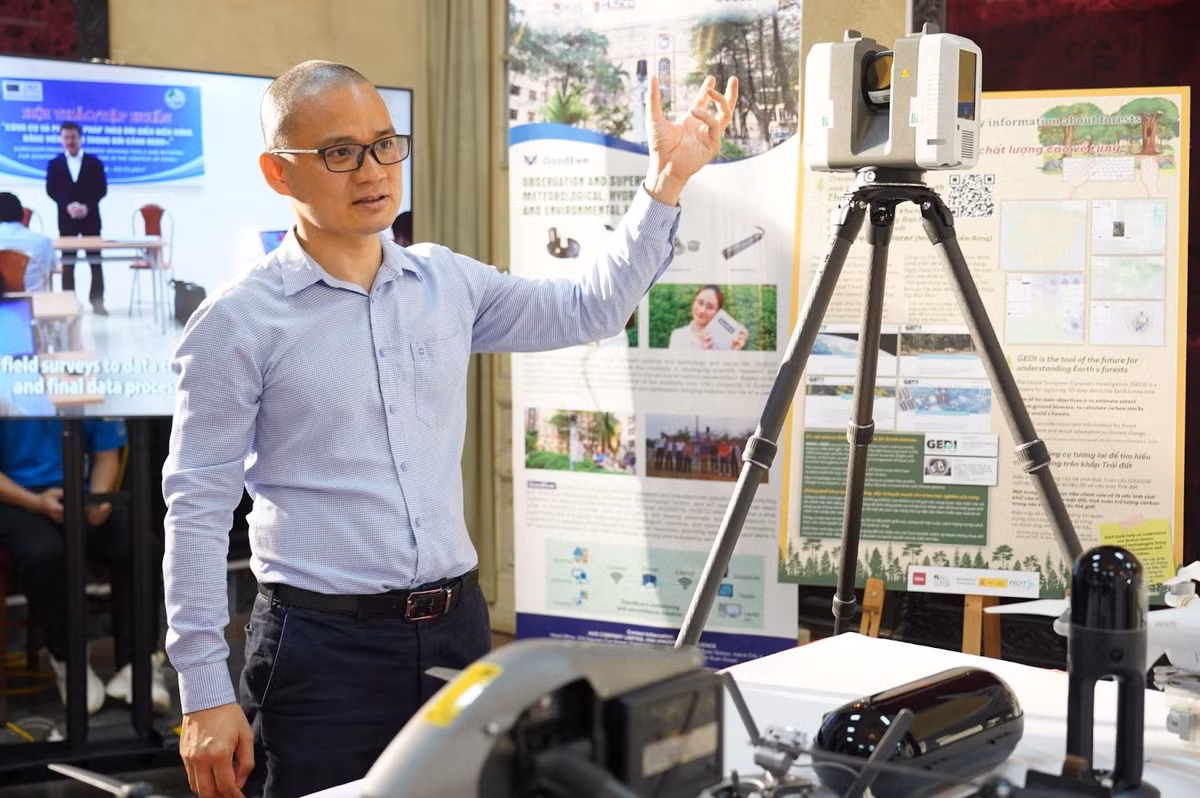 Tôn vinh đóng góp của nhà khoa học với rừng, biến đổi khí hậu - Hình 9 Ton vinh dong gop cua nha khoa hoc voi rung, bien doi khi hau-Hinh-9