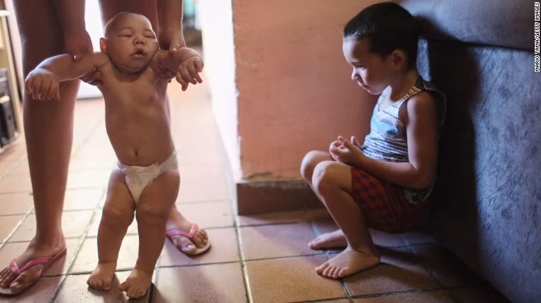 Hiện vẫn chưa có vaccine ngăn ngừa cũng như thuốc điều trị virus Zika.
