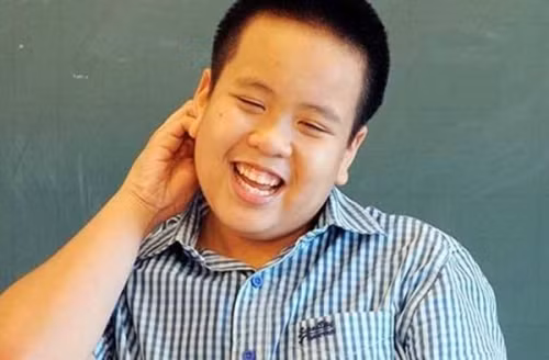 Tự làm một cuốn sách nhiều hình dạng màu sách khác nhau, tự vẽ bìa minh họa, nội dung cuốn sách cũng là trò mà mọi đứa trẻ ưa thích.