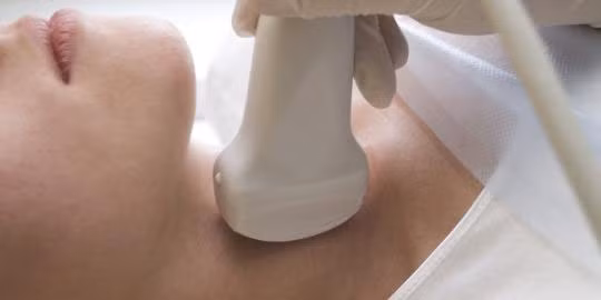 Chế độ ăn cho người ung thư vòm họng cần phải đặc biệt và chi tiết hơn. Vì người bị ung thư họng thường cảm thấy khó ăn, khó nuốt, và cần lượng dinh dưỡng khác so với bình thường.