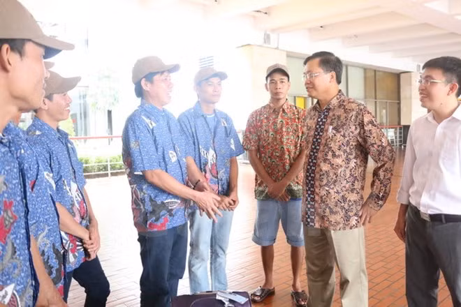 Indonesia vua trao tra 10 ngu dan Viet Nam ve nuoc