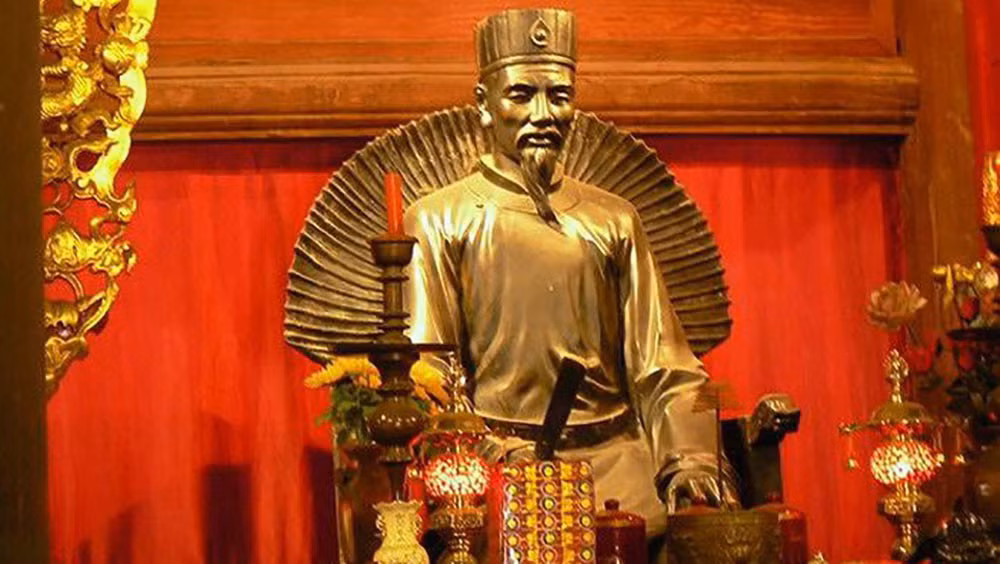 Ngay từ khi còn trẻ, Chu Văn An nổi tiếng là người cương trực, luôn sửa mình trong sạch, không mưu cầu danh lợi, dù từng đỗ Thái học sinh (tiến sĩ), song không ra làm quan, mà về quê nhà mở trường dạy học.