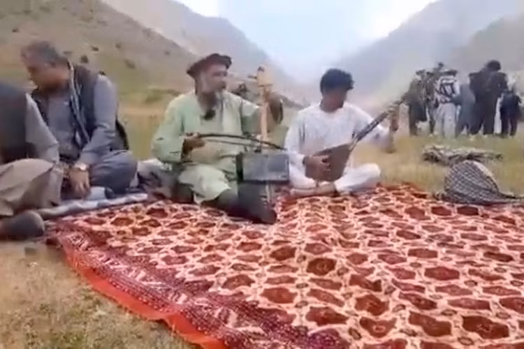 Loat vu hanh quyet dang so cua Taliban vua kiem soat Afghanistan-Hinh-6