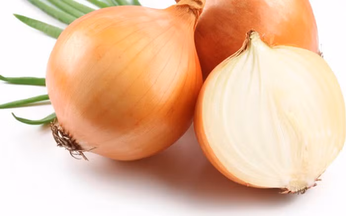 Ăn hành tây sống thay vì nấu chín được cho là có tác dụng bảo vệ chống lại ung thư phổi và ung thư tuyến tiền liệt.