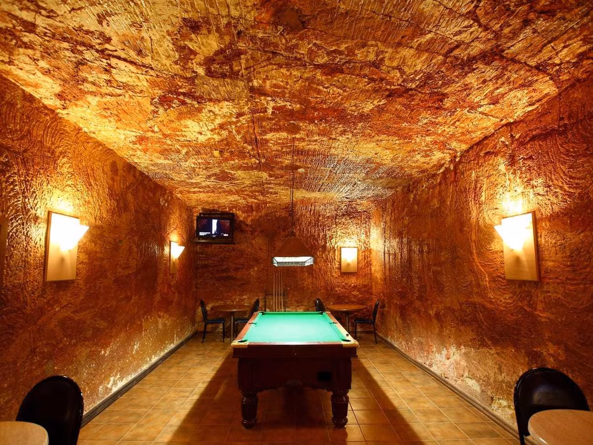 Phòng trò chơi của khách sạn Desert Cave.