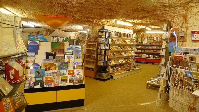 Một cửa hàng sách ở Coober Pedy.