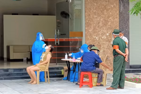Nguoi phu nu o Thanh Hoa mac Covid-19 khi di mua banh xeo