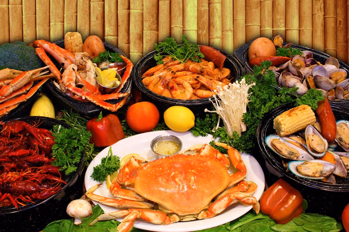 Nó không chỉ ảnh hưởng đến sự hấp thụ protein, canxi trong hải sản của cơ thể mà lượng tannin trong trái cây kết hợp với protein và canxi tạo thành canxi không hòa tan kích thích đường tiêu hóa, và thậm chí sẽ gây ra các triệu chứng như đau bụng, buồn nôn, nôn mửa.